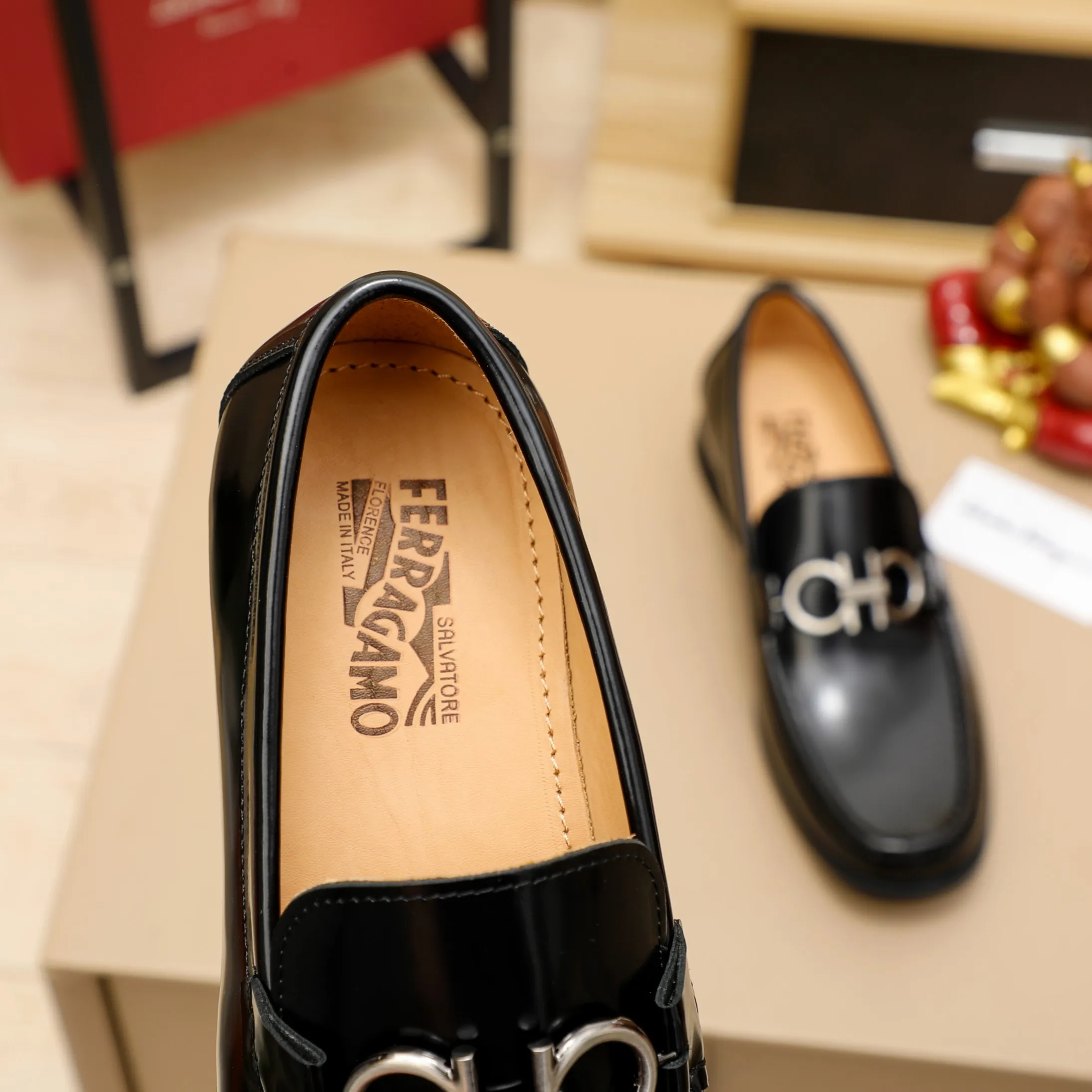 Men's clothing and shoes 💰460 🔥Ferragamo's new men's casual slip-on shoes🇨🇳Official website original 1:1 mold opening, original quality💯Fine workmanship, high-end luxury☘The upper is made of imported Italian first-layer cowhide🌴Luxury🐂leather lining🍓Rubber wear-resistant and non-slip outsole, breathable and comfortable to wear🍍The first choice for high-end men, black, size 38-45
